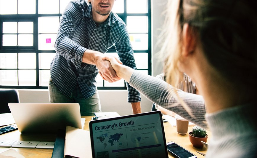 Manager Must-Haves: 4 Tips For Mastering Performance Reviews and The Feedback Loop